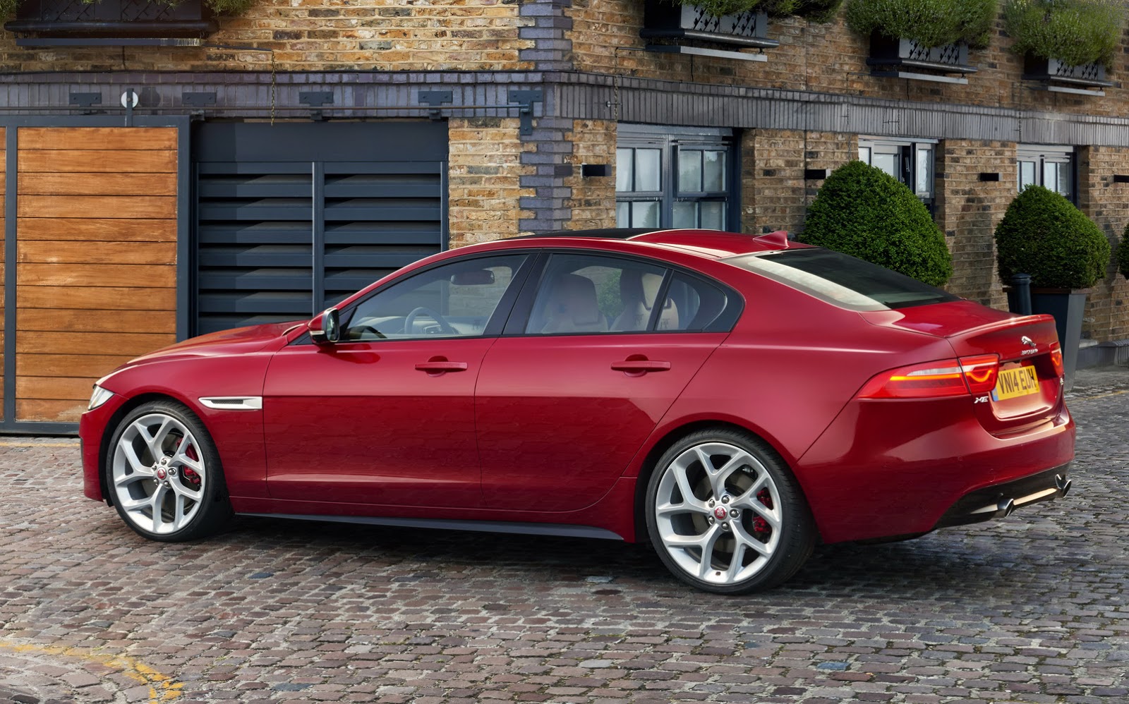 Jaguar XE photo gallery  Car Gallery  Premium Luxury Saloons  Autocar India